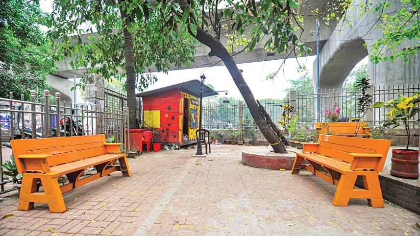 Unmukto Library near DU's Teacher-Student Centre