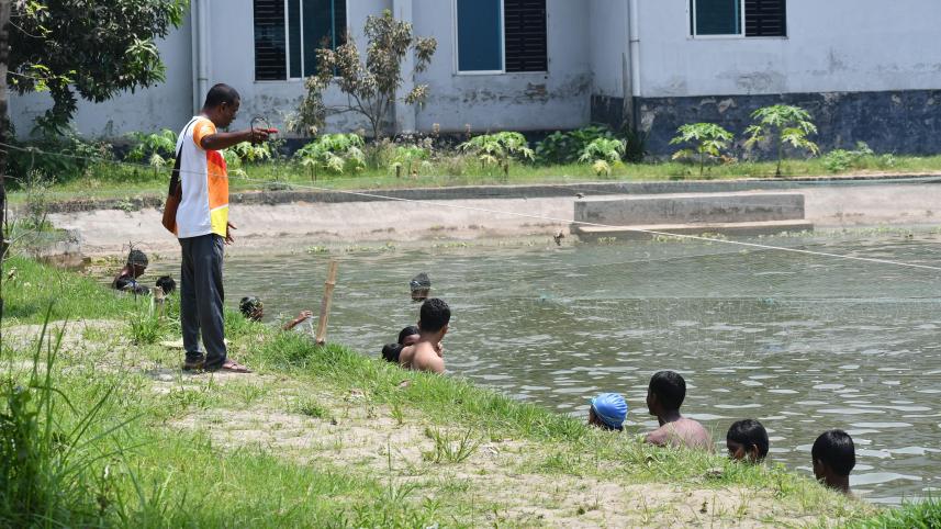 Bogura's swim enthusiasts facing pool shortage