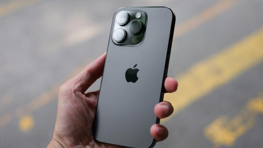 If you believe your iPhone is stolen, it's crucial to report the theft to the police as soon as possible. Image: Thai Ngyuen/Unsplash