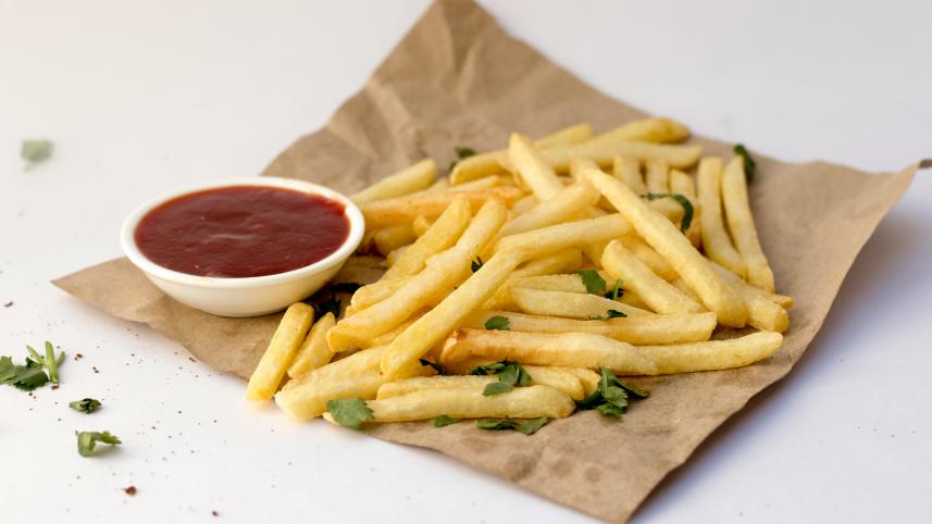 Say no to French Fries? Which foods to eat and to avoid this summer    pixzolo-photography-8ybhgp0wreo-unsplash