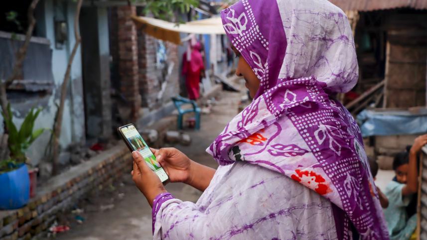 Women still lag in mobile ownership, internet adoption