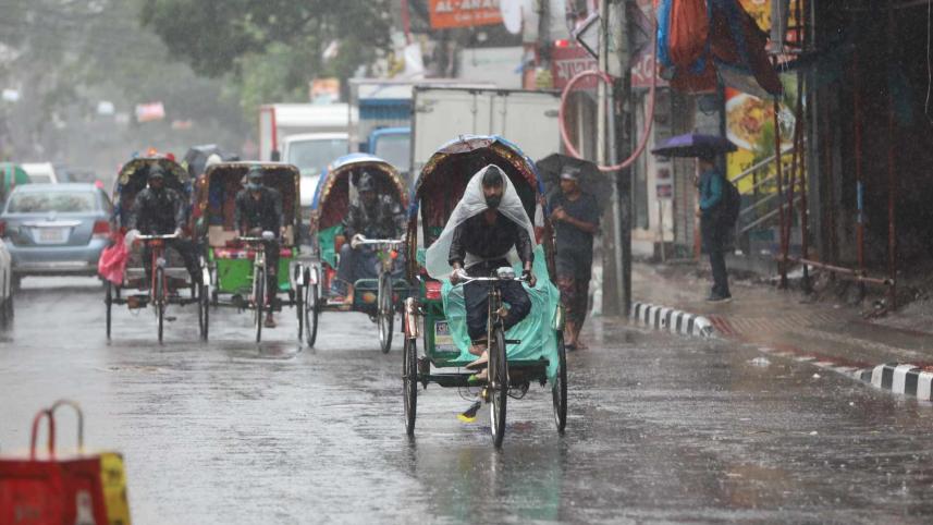 Cyclone Remal impact on Dhaka commuters