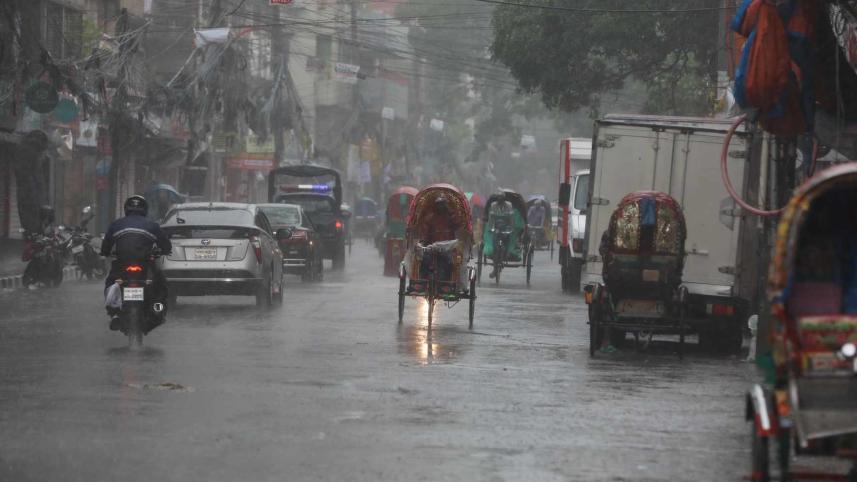 Commuter difficulties in Dhaka under Cyclone Remal
