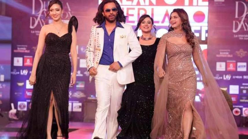 Shakib Khan walks the ramp with Dhallywood divas 