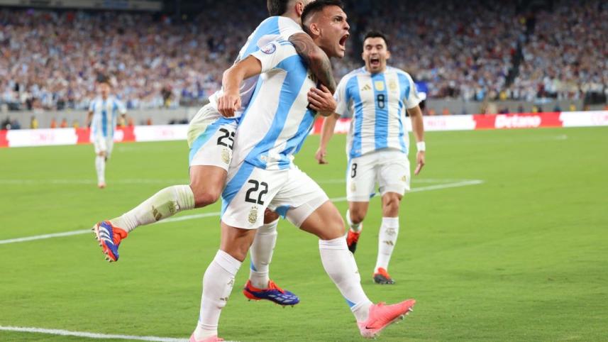 Martinez's late strike sends Argentina into Copa quarters