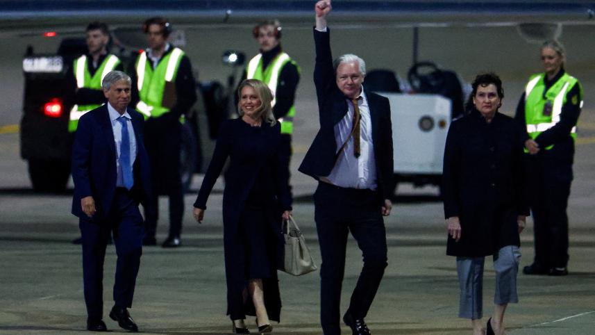WikiLeaks founder Julian Assange gestures as he arrives in Canberra, Australia, June 26, 2024. REUTERS/Edgar Su