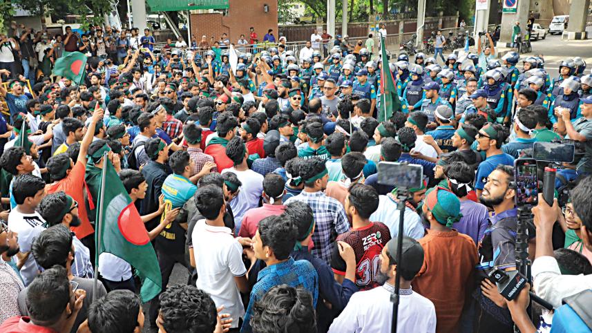 Quota protests on; govt looks to SC for a way out