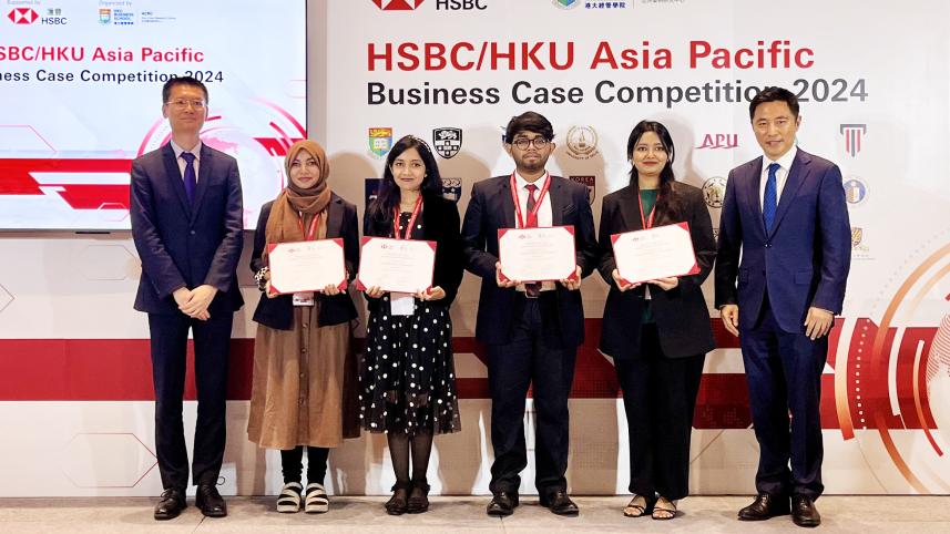 Representatives from IBA, DU at HSBC-IBA Business Competition. 