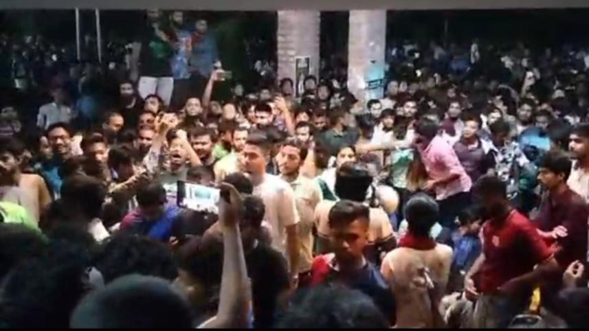 Quota reform protesters ‘attacked by BCL’ at JU; hall provost resigns