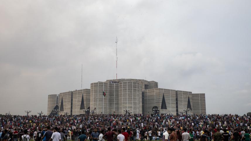 paliament_under_mob_photo.jpg