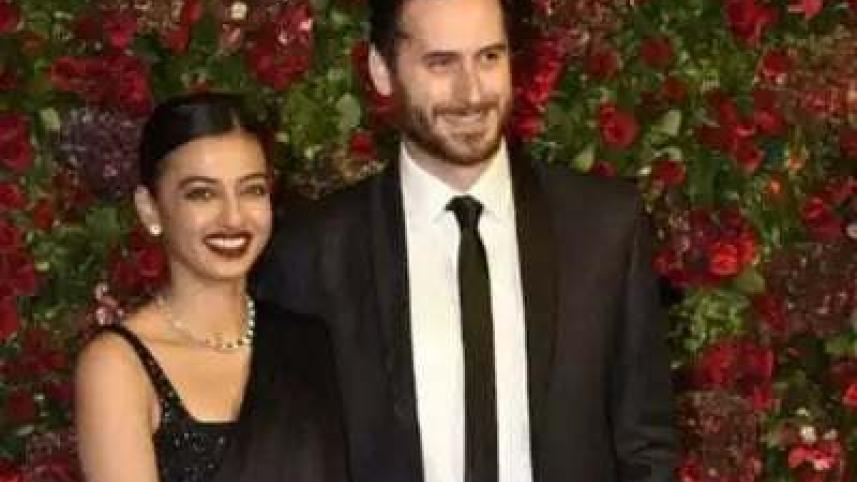 Radhika Apte surprises fans with baby bump reveal