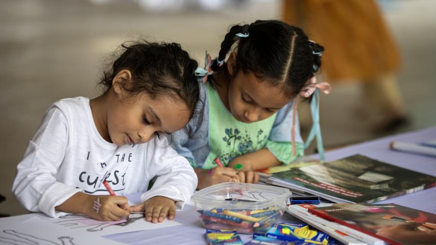 Two children drawing 
