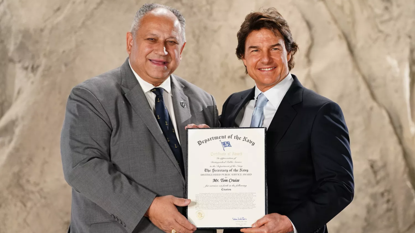 Tom Cruise receives US Navy’s top civilian award