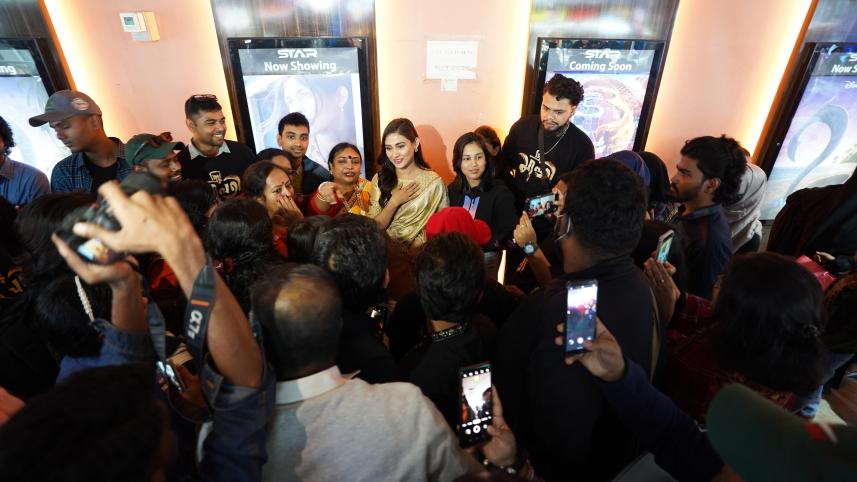 ‘Priyo Maloti’ receives standing ovation at first local screening