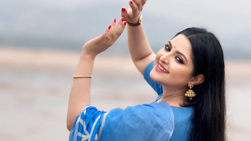 Pori Moni signs new film
