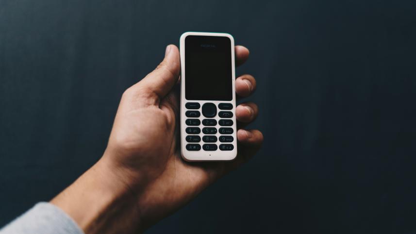 Why ‘dumb’ phones are making a smart comeback in 2025