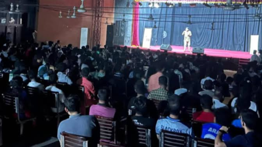 Standup comedy show held at DU for the first time 