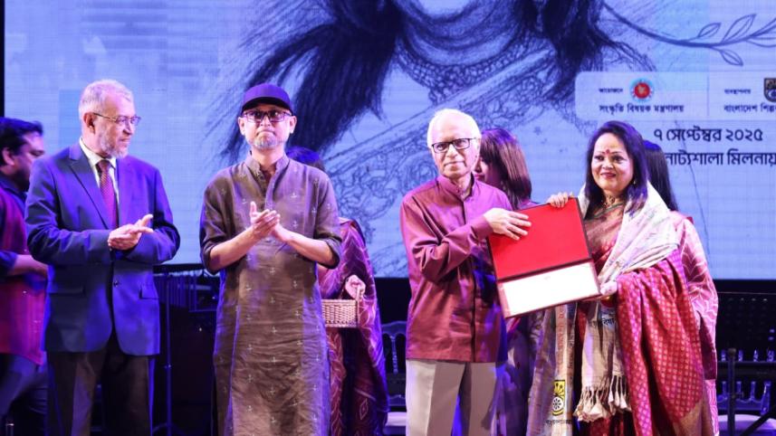 'Shudhu Gaan Geye Porichoy': Sabina Yasmin honoured with special recognition at BSA
