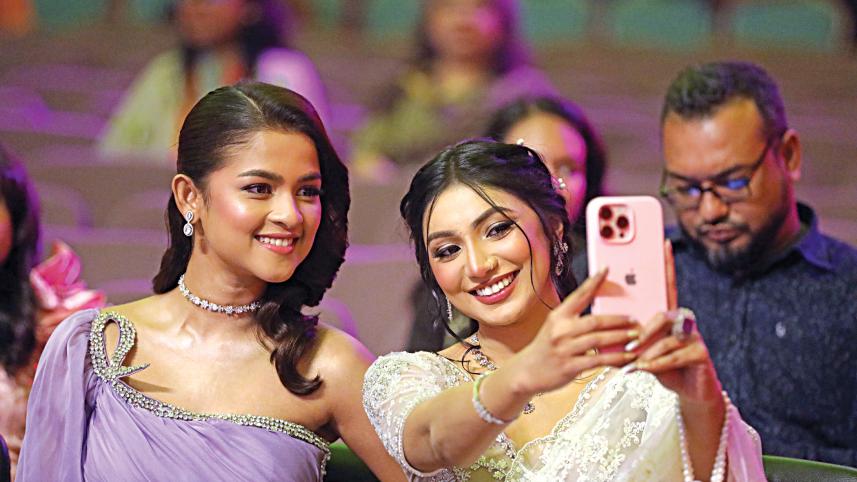 sunerah-takes-a-selfie-with-sadia-ayman.jpg