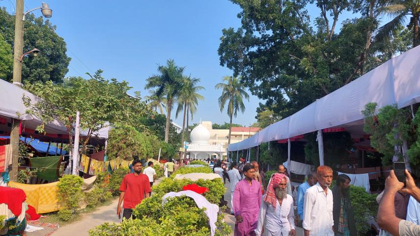  Farewell tunes fill the Akhra Bari as Lalon devotees prepare to return home