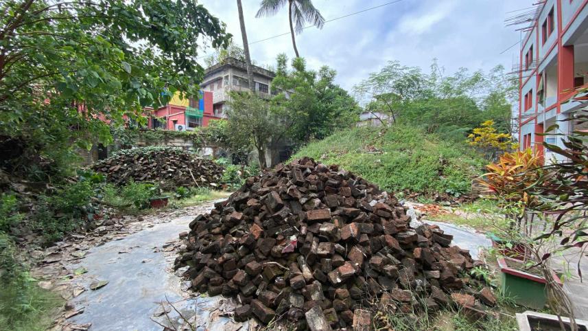 Ritwik Ghatak at 100: Rajshahi home lies in ruins
