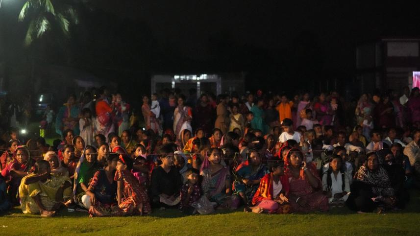 ‘Delupi’ premieres in Khulna, villagers celebrate their own story on screen
