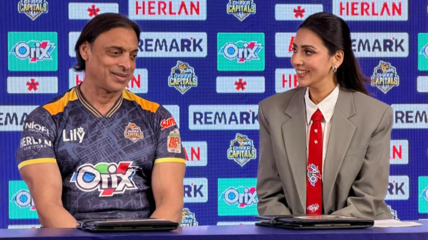 Bidya Sinha Mim spotted with Shoaib Akhtar at Dhaka event