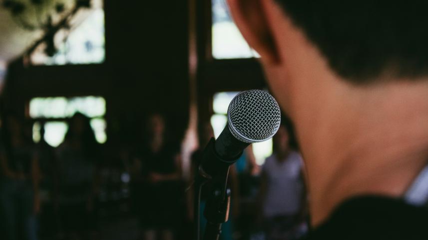 Nervous before speaking? Proven tricks to calm your mind