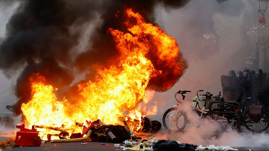 UPDATE 1-Kurds clash with police in Paris again after killings.jpg