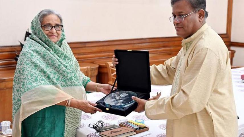 PM-award.jpg