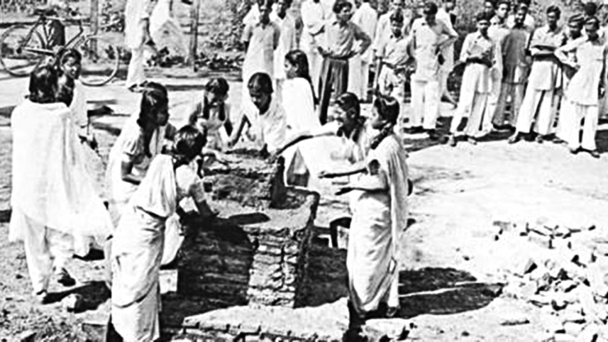 1952_women_3.jpg