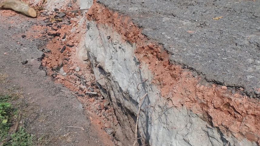 portion-road-collapses-2.jpg