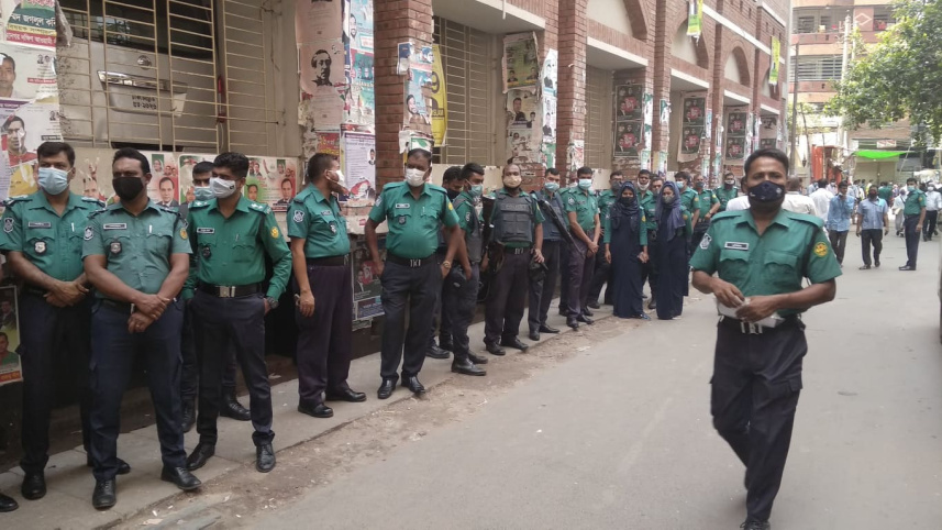 police_deployed_in_court_premises.jpg