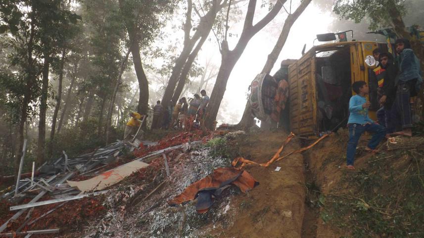 Bandarban-road-accident-2.jpg