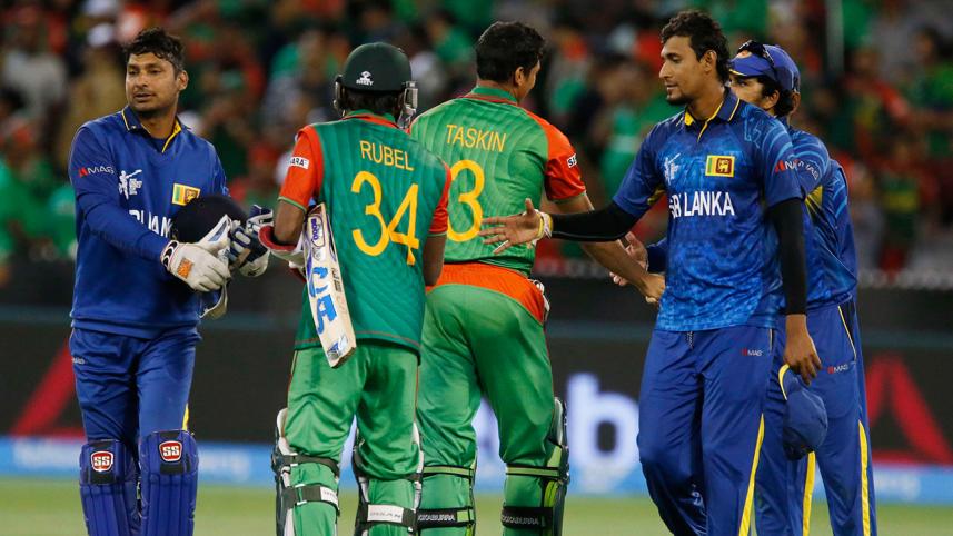 Bangladesh batsmen Rubel Hossain and Taskin Ahmed shake hands