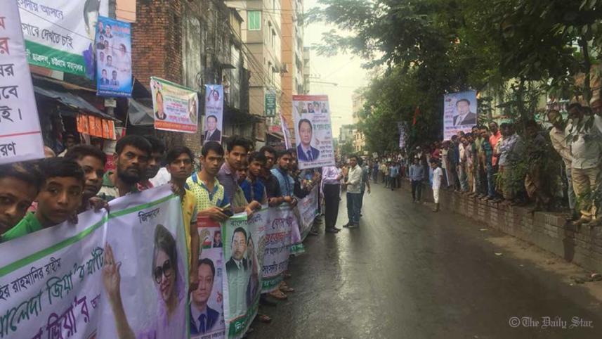 The convoy of BNP Chairperson Khaleda Zia starts from Chittagong circuit house on its way to Cox's Bazar where she will visit Rohingya refugee camps.