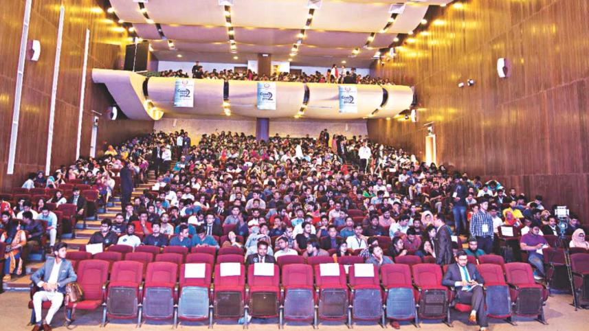 corporate_icons_in_conversation_with_1000_students.jpg