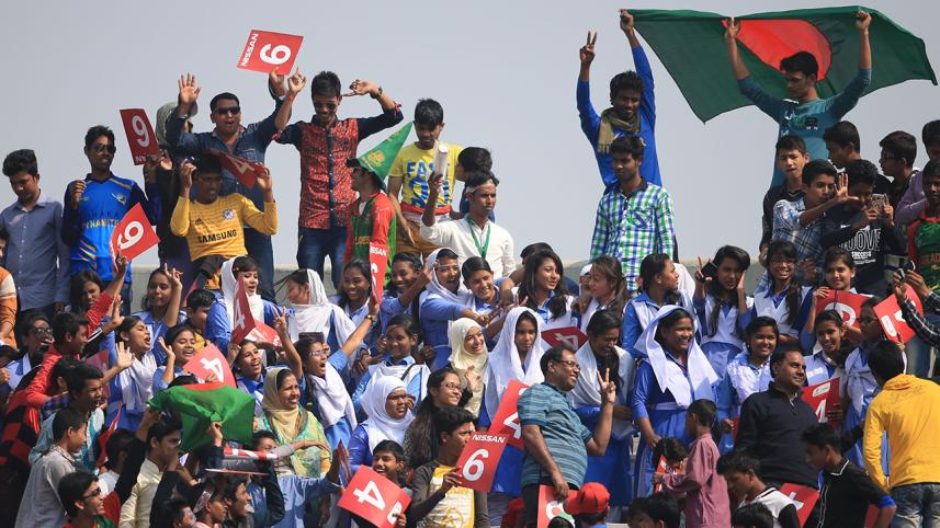 Crowd.jpg-NS.jpg