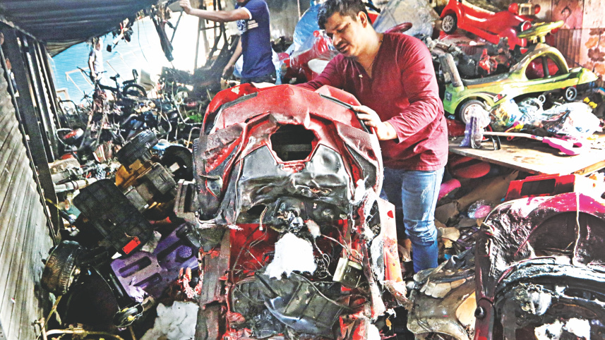 fire_new_rajdhahi_supermarket_3.jpg
