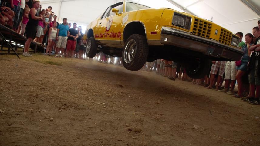Jumping-Awesome-Lowrider-1024-P8111141.jpg