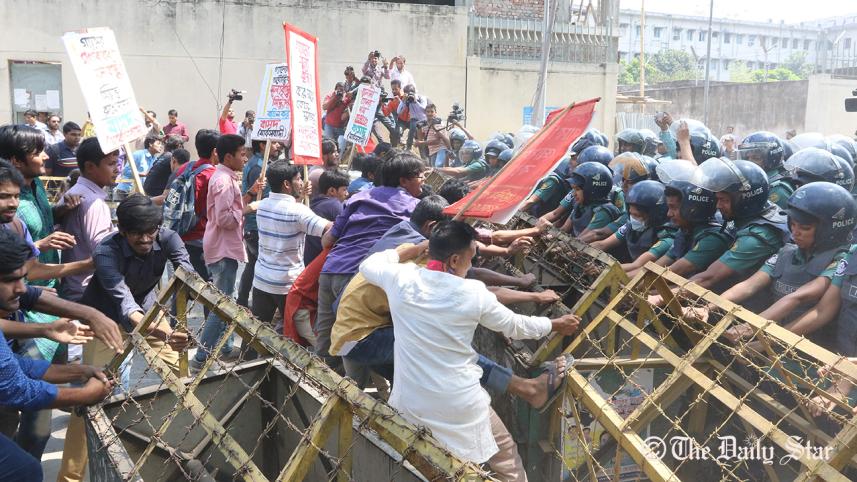 leftist-seige-3-wb_0.jpg