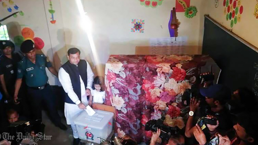 masum_awami-league-mayoral-candidate-jahangir-alam-at-kanaiya-primary-school-right-now.jpg
