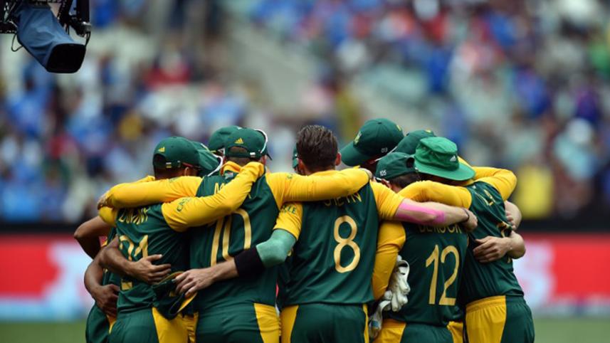 South Africa's teammates huddle 