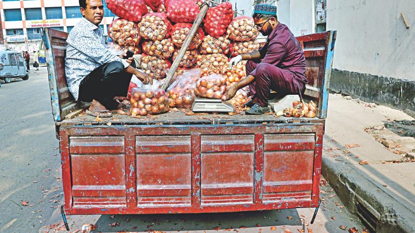 TCB to sell Indian onions at Tk 40/kg from tomorrow