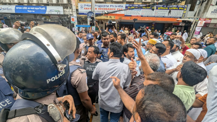 Police launched an operation around 9:30am to disperse the protesters. Photo: Star