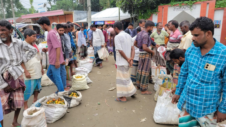 Balarhat market in Kurigram's Phulbari upazila. Photo: Star
