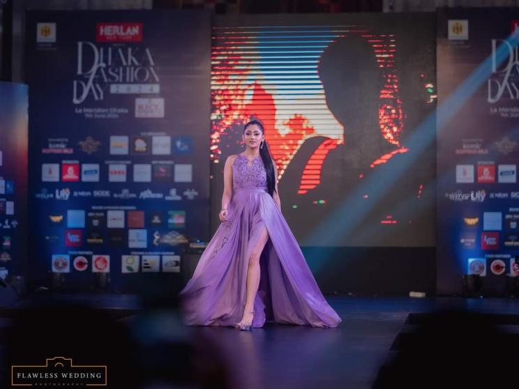 Shakib Khan walks the ramp with Dhallywood divas 