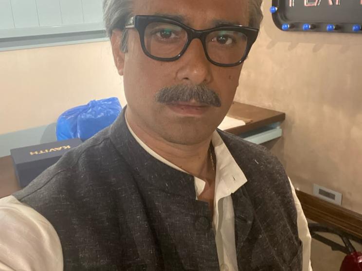 Kangana goes viral after posing with on-screen ‘Bangabandhu’ 