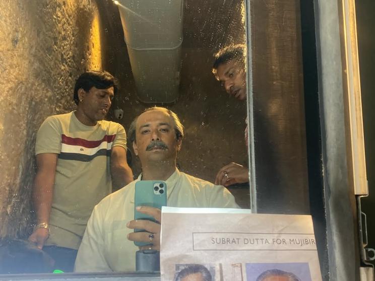 Kangana goes viral after posing with on-screen ‘Bangabandhu’ 