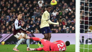 2026-01-18T184203Z_1157494053_UP1EM1I1DN1F0_RTRMADP_3_SOCCER-ENGLAND-AVL-EVE.JPG